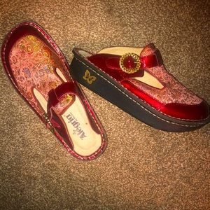 Alegria Clogs
